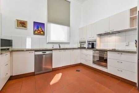 Aston On Church - Luxury Accommodation - e-Seniors 3