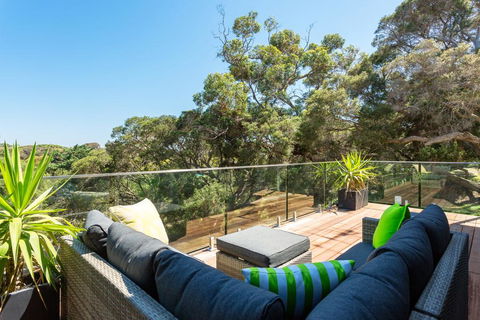At Agnes Ave: Coastal Views - e-Seniors 0