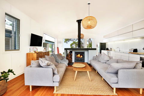 Ayana Beach House - Pet Friendly - Opposite Beach - e-Seniors 0