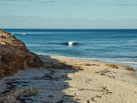 Back Beach Hideaway - e-Seniors 1