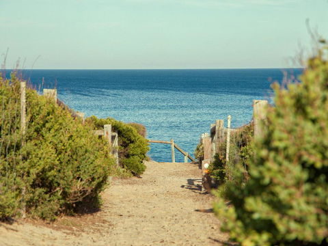 Back Beach Hideaway - e-Seniors 3