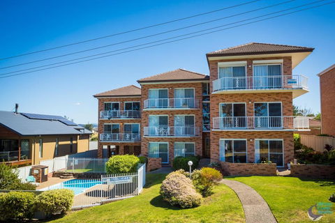 Ballingalla Apartments - By The Golf Course - e-Seniors 1