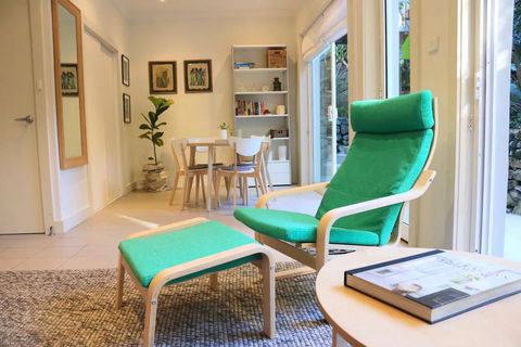 Balmoral Retreat A Garden Haven, 2 Min To Beach - e-Seniors 1