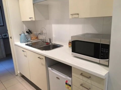 Balmoral Retreat A Garden Haven, 2 Min To Beach - e-Seniors 2