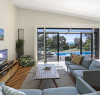 Barefoot Bungalow - Castaways Beach - e-Seniors