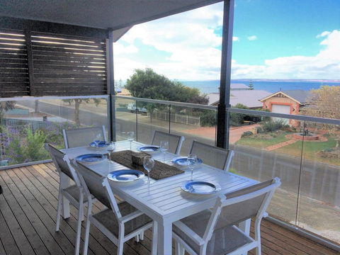 Bayview Beach House Apartment No 2 - e-Seniors 0