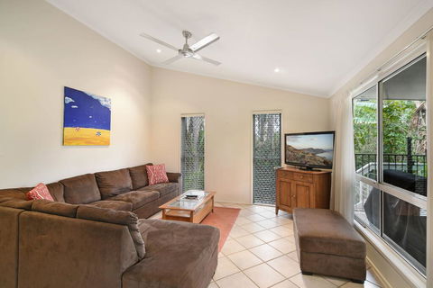 Beach Affair - 10 Callitris Crescent - e-Seniors 2