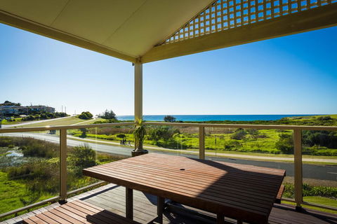 Beach Breakers Apartment - Stunning Views - e-Seniors 1