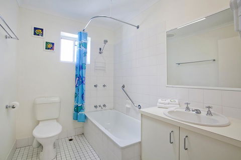 Beach Breakers Resort - e-Seniors 1