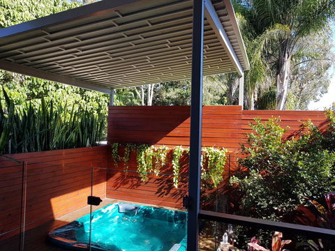 Beach Cottage On Cassia Avenue, Central Coolum Beach - e-Seniors 1