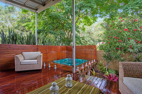 Beach Cottage On Cassia Avenue, Central Coolum Beach - e-Seniors 0