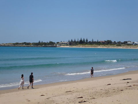 Beach Holiday Cottage - e-Seniors 1