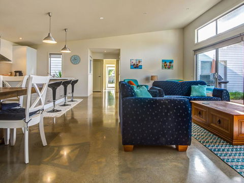 Beach Retreat On Koala - e-Seniors 0
