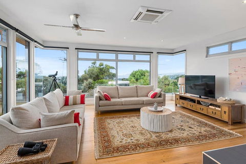 Beach Road Luxury With Ocean Views - e-Seniors 0