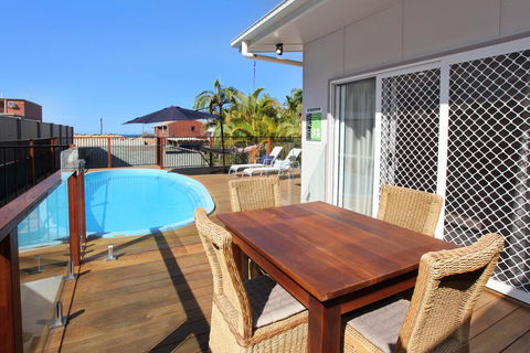 BEACH, SHOPS & FABULOUS VACATION HOME! - e-Seniors 0