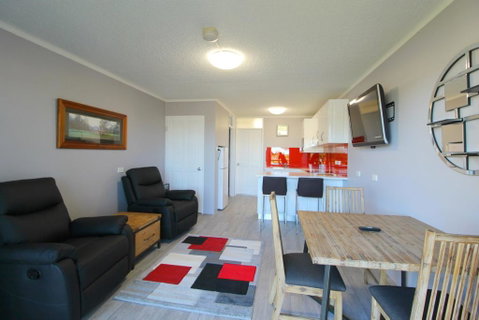 Beachfront 4, 25 Willow Street - e-Seniors 2