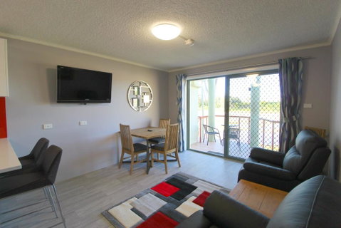 Beachfront 4, 25 Willow Street - e-Seniors 3