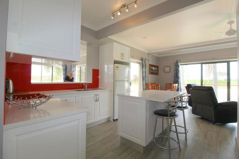 Beachfront 6, 25 Willow Street - e-Seniors 3