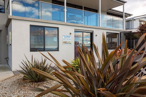 Beachfront Apartment Blackmans Bay - e-Seniors 1