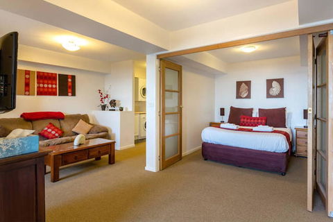 Beachfront Apartment Blackmans Bay - e-Seniors 3