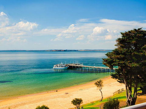 Beachfront Penthouse Cowes - e-Seniors 0