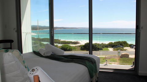 BEACHHOUSE BINALONG Luxury Waterfront Holiday House At Bay Of Fires - e-Seniors 3