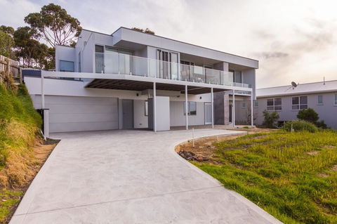 BEACHHOUSE BINALONG Luxury Waterfront Holiday House At Bay Of Fires - e-Seniors 1