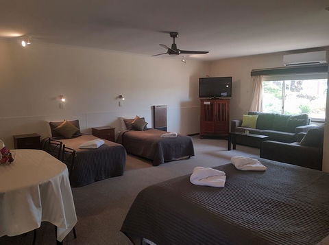 Beachport Motor Inn - e-Seniors 1