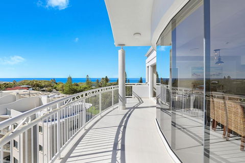 Beachside Resort Kawana Waters - e-Seniors 2