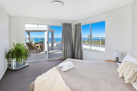 Beachside Resort Kawana Waters - e-Seniors 1