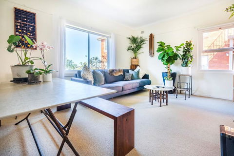 Beautiful Beach Home In Superb Location - e-Seniors 1