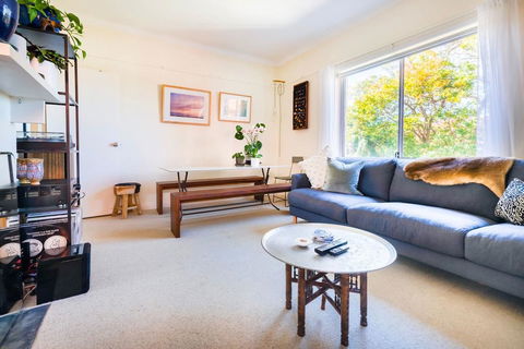 Beautiful Beach Home In Superb Location - e-Seniors 2