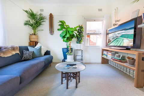 Beautiful Beach Home In Superb Location - e-Seniors 0