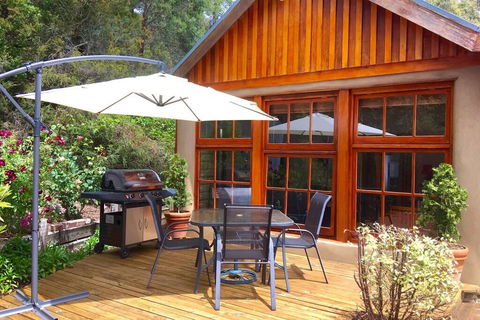BEAUTIFUL RETREAT - 20 Mins To CBD And Only 10 Mins To MONA! - e-Seniors 1