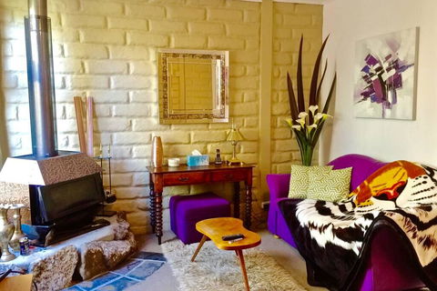 BEAUTIFUL RETREAT - 20 Mins To CBD And Only 10 Mins To MONA! - e-Seniors 2