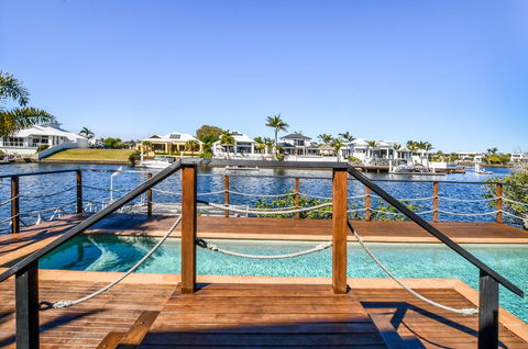 Beautiful Waterfront Home- CHELSEA - e-Seniors 0