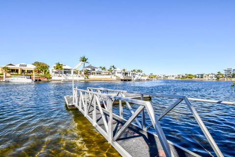 Beautiful Waterfront Home- CHELSEA - e-Seniors 1