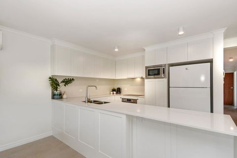 BEAUTIFULLY RENOVATED OCEANSIDE APARTMENT - e-Seniors 2