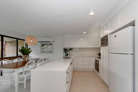 BEAUTIFULLY RENOVATED OCEANSIDE APARTMENT - e-Seniors 0