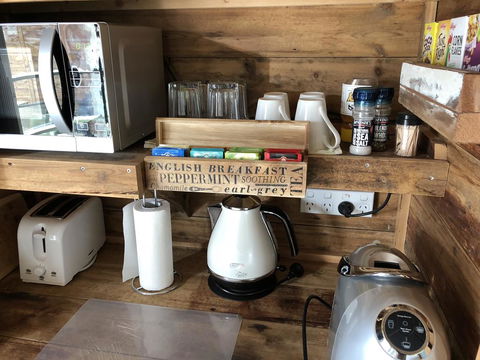 Bed In A Shed Vineyard Stay - e-Seniors 1