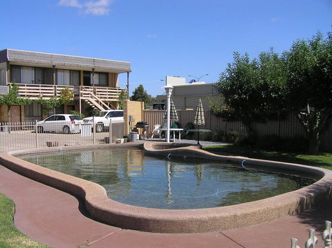 Belltower Motor Inn - e-Seniors 3
