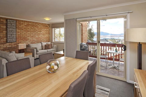 Beloka 9 - Overlooking Lake Jindabyne - e-Seniors 3