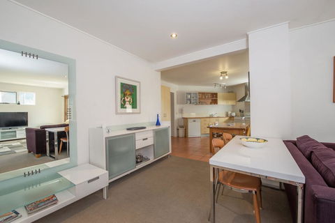Beloka Close - Modern, Spacious, And Pet Friendly Accommodation - e-Seniors 1
