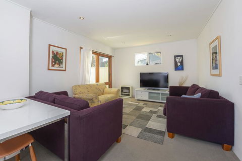 Beloka Close - Modern, Spacious, And Pet Friendly Accommodation - e-Seniors 2