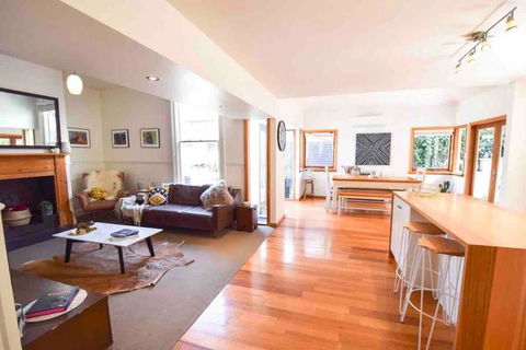 Best Location In Hobart! Luxury 4 Bedroom With Stunning Views - e-Seniors 0