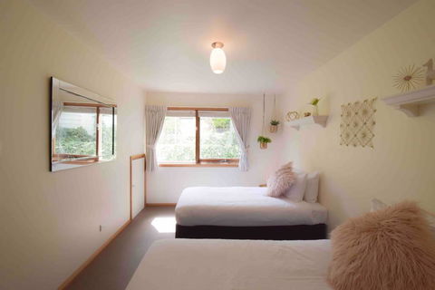 Best Location In Hobart! Luxury 4 Bedroom With Stunning Views - e-Seniors 3