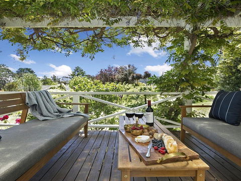 Bourne Cottage - Perfect For All Seasons - e-Seniors 0