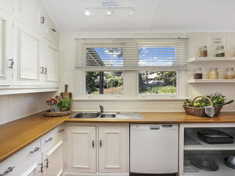 Bourne Cottage - Perfect For All Seasons - e-Seniors 2