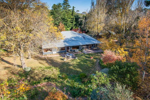 Braeside Mount Macedon Country Retreat Bed And Breakfast - e-Seniors 0