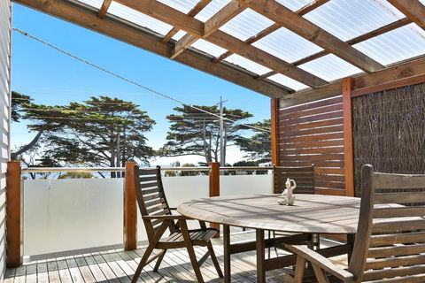 Black Dolphin Waterfront Townhouse - Bay Views - e-Seniors 2